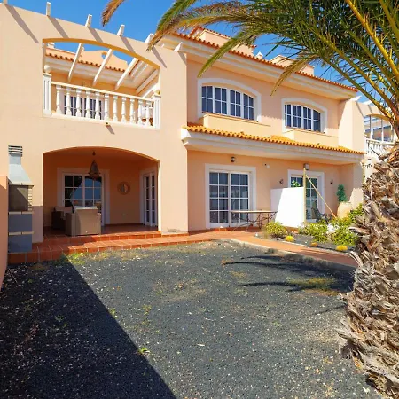 Ares Privada Con Jardín, Piscina, Barbacoa Y Golf Сasa de vacaciones